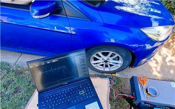 Thiết bị bằng nylon tạo ra điện khi bị ép hay uốn cong